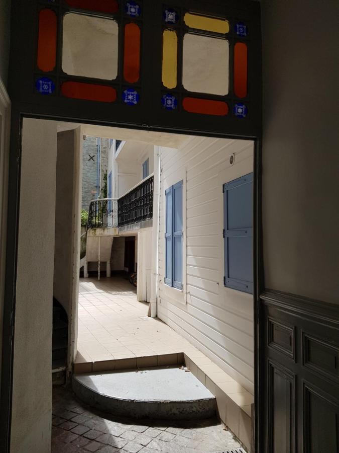 Duplex F3 hypercentre Cherbourg près du port Extérieur photo