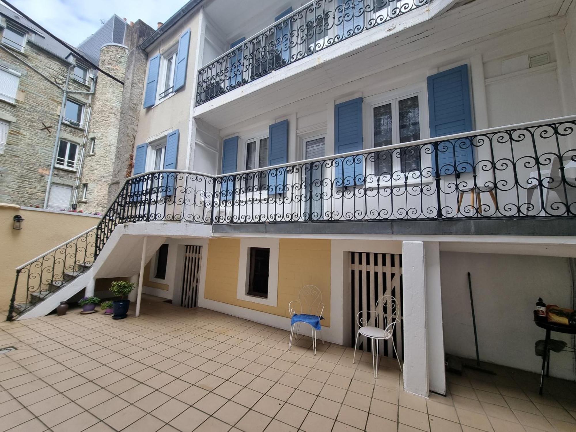 Duplex F3 hypercentre Cherbourg près du port Extérieur photo